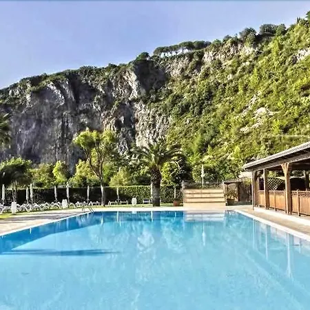 Hotel Arcomagno