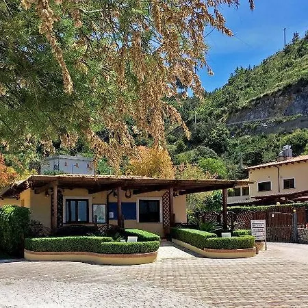 فندق Arcomagno